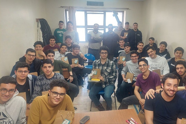 عیدی شیرین دبیرستان علامه طباطبایی واحد ادونس به دانش‌ آموزان عزیز در آستانه سال نو